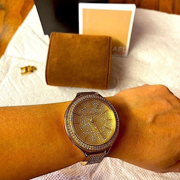 Michael Kors Limited Edition Watch in Gold - Picture 6 of 8